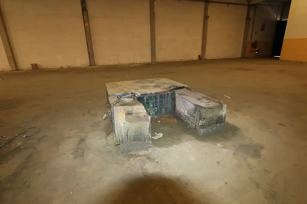 Garage - Industrial Storage with Private Plot in Agurain