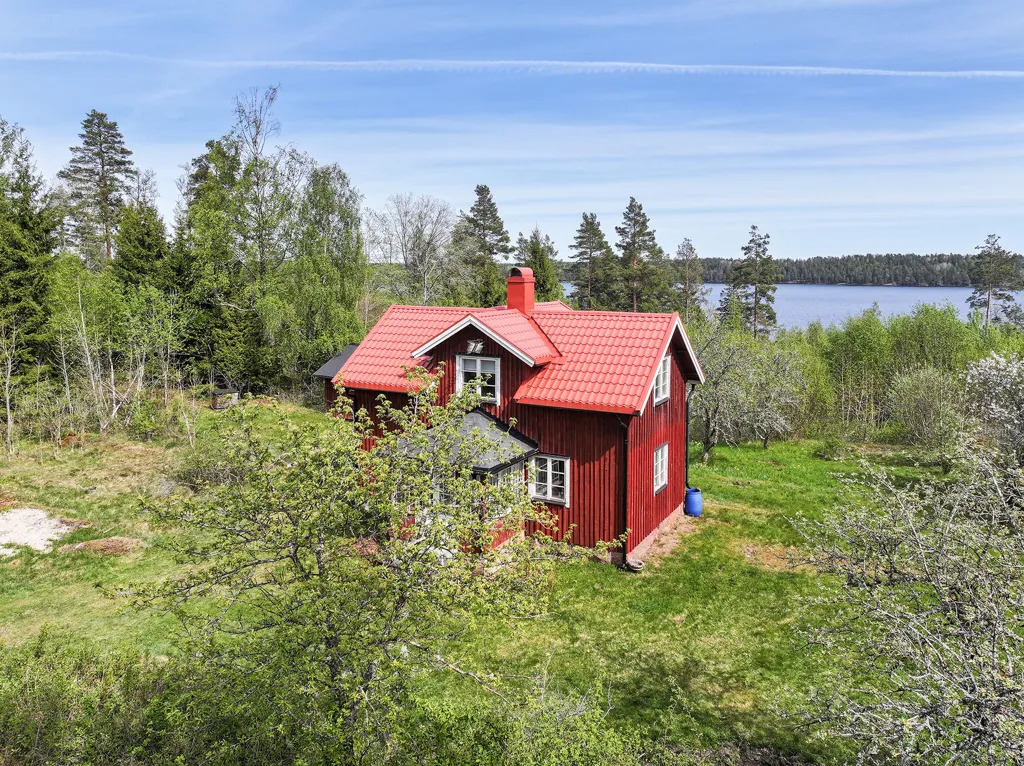 Vue aérienne - Renovated Cottage with Lake View in Åmål