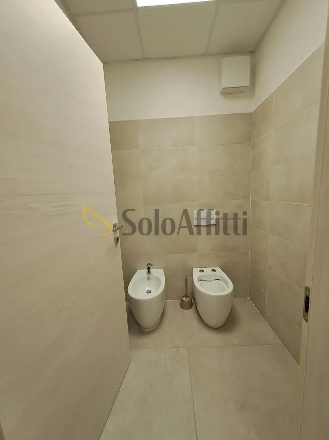 Salles de bain - Open Space Office with Parking in Sesto Fiorentino
