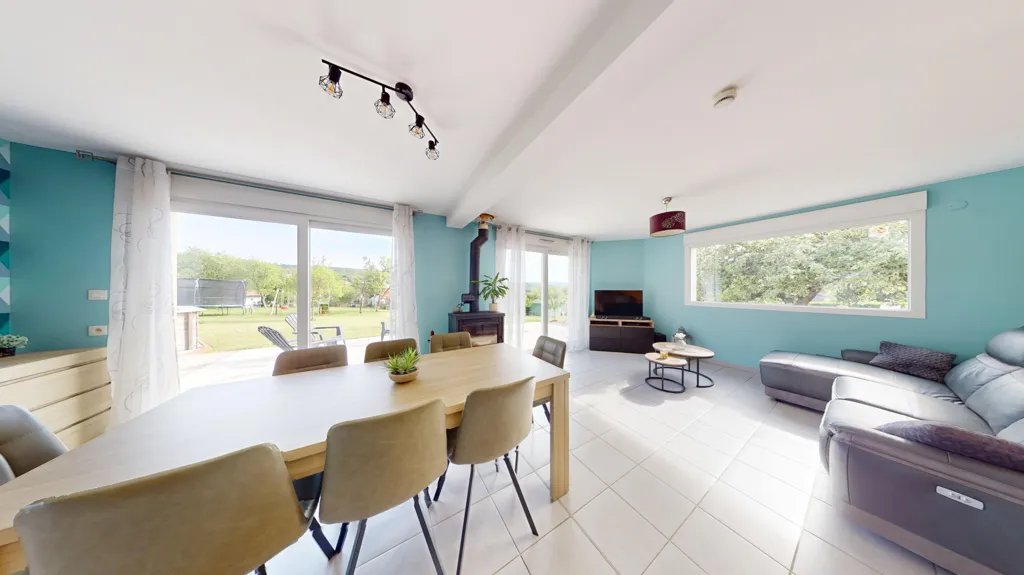 Salle à manger - Maison avec Piscine et Vue sur Doubs