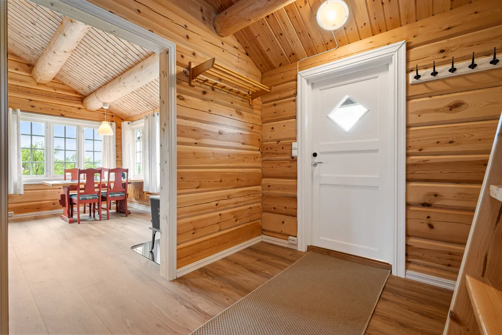 Entrée - Traditional Timber Cabin with Mountain Views in Ålen
