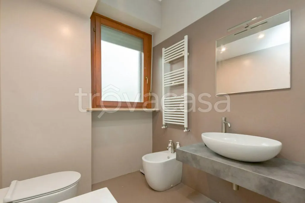 Salles de bain - Ground Floor Apartment with Balcony in Pino Torinese