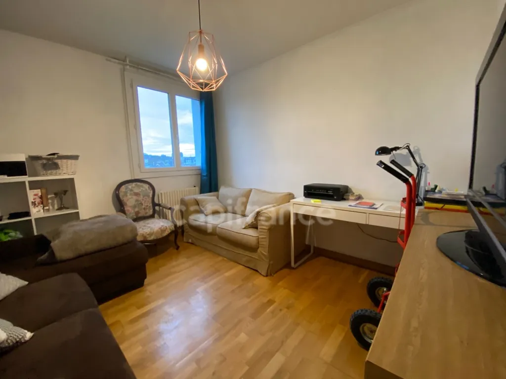 Elutuba - Bright 3-Bedroom Apartment with Balcony in Quimper