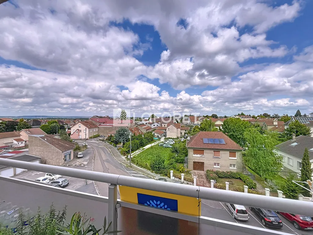 Rõdu - Three-Bedroom Flat with Balcony in Chaumont