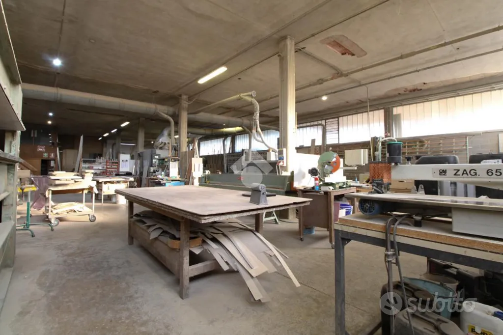 Buanderie - Warehouse with Office Space in Madone