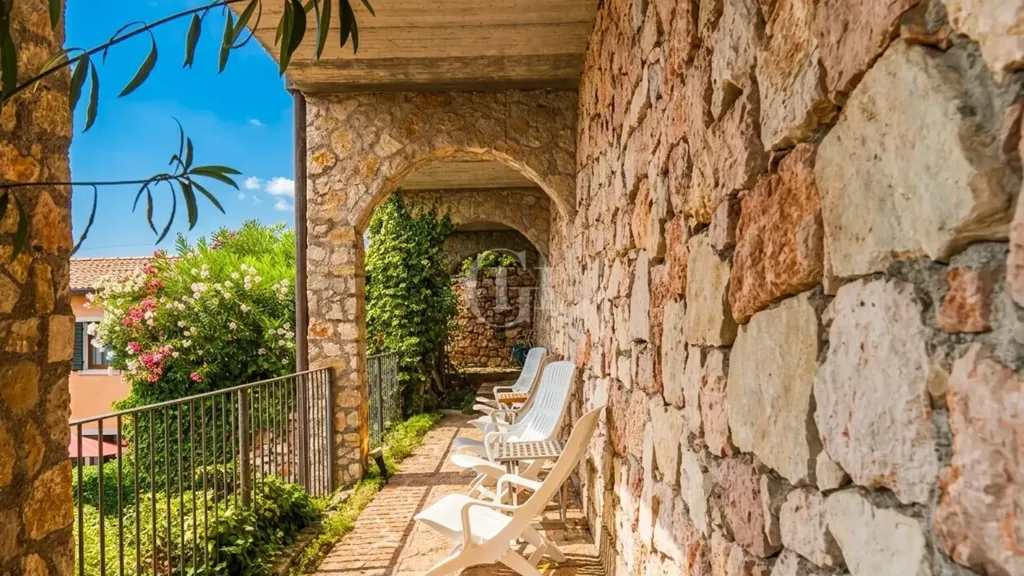 Terrass - Villa with Private Terraced Garden in Brenzone
