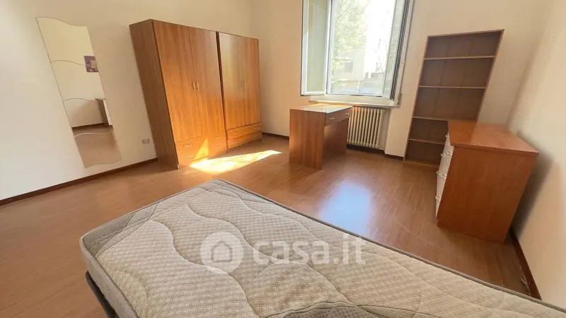 Chambres - Four-Bedroom Apartment with High Ceilings in Parma
