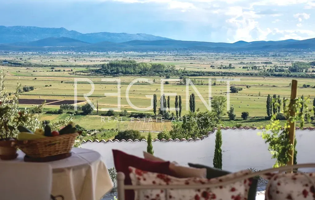 Terrasse - Luxury Stone House with Pool in Sinj