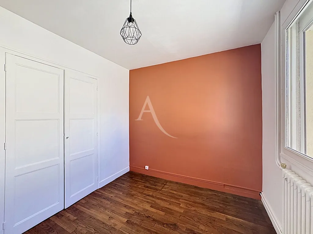 Chambres - Maison de Plain-pied avec Jardin à Mayenne