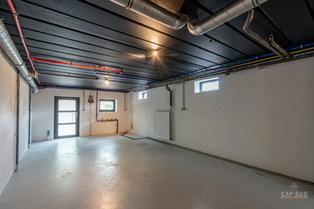 Garage - Bright House with South Terrace in Waterloo