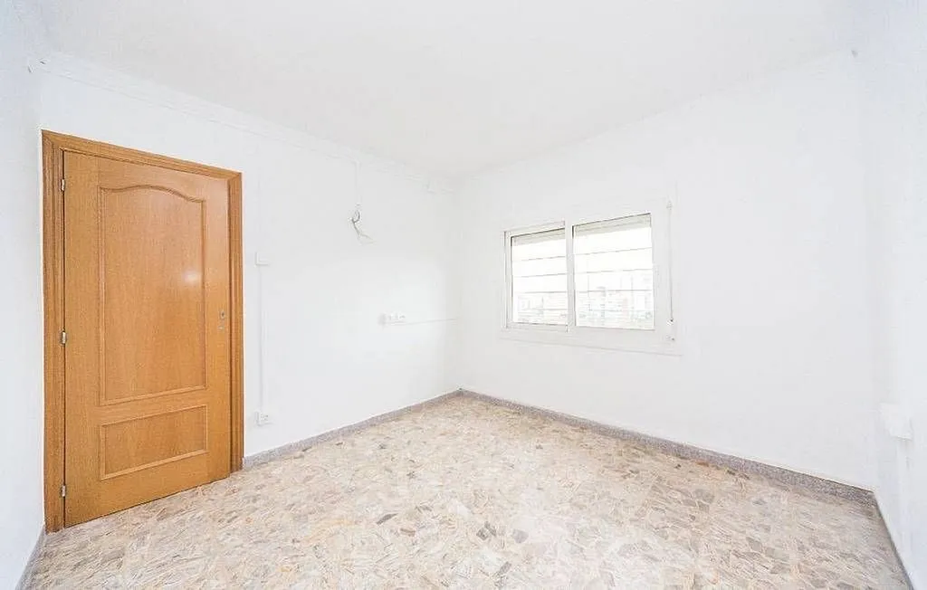 Pièces - Apartment with Balcony and Lift in Les Planes