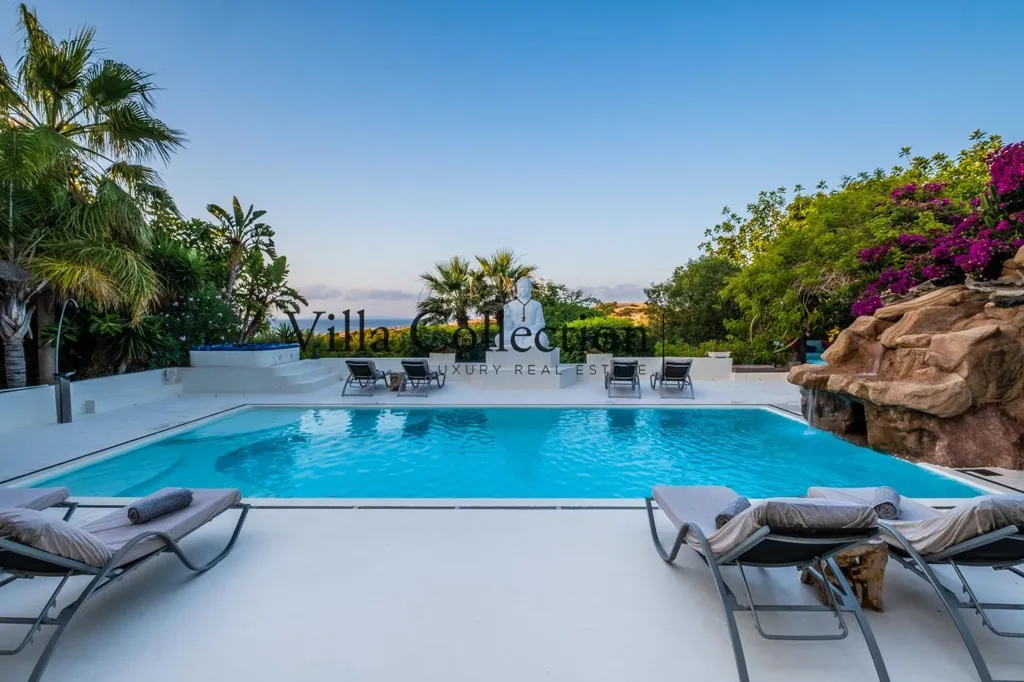 Piscine - Luxury Villa with Sea View in Cap Martinet