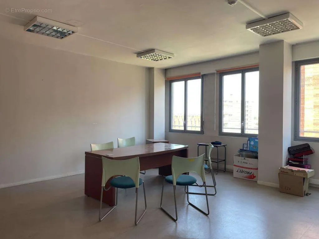 Kabinet - Office Space with Quadruple Exposure in Toulouse