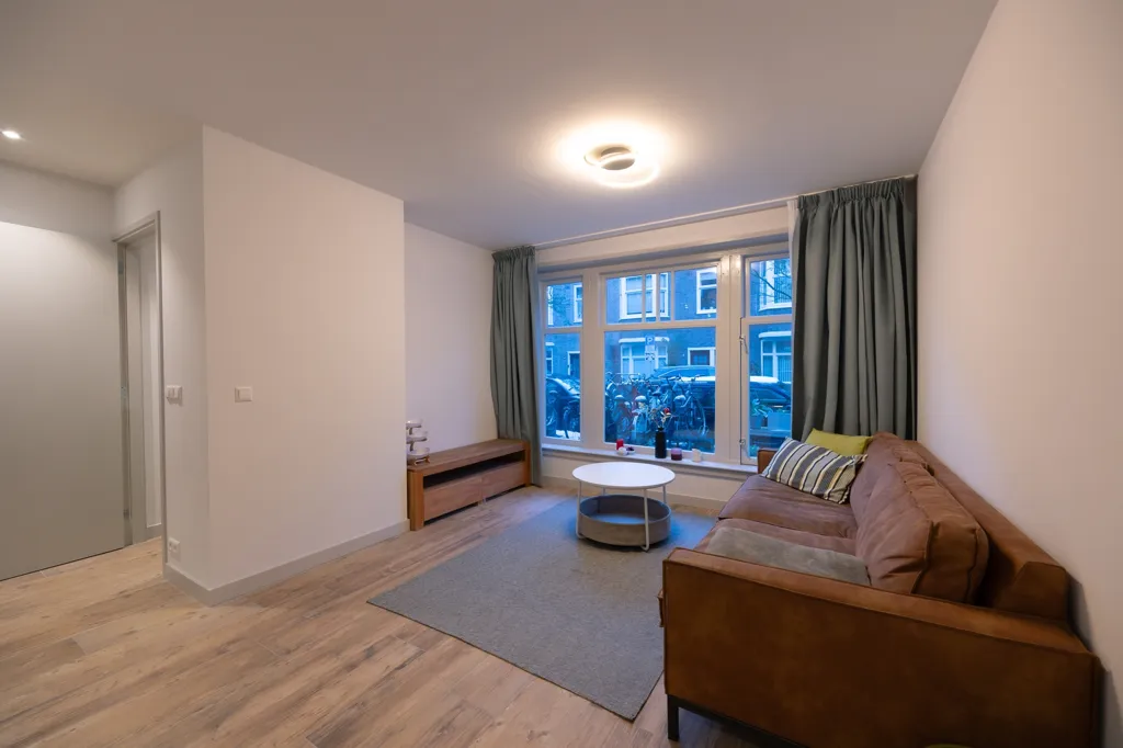 Elutuba - Modernised Ground Floor Flat with Garden in Amsterdam-Zuid