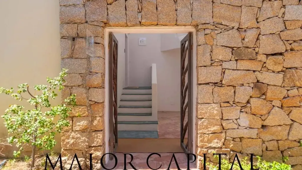 Aed - Rustic Villa with Private Garden in Arzachena