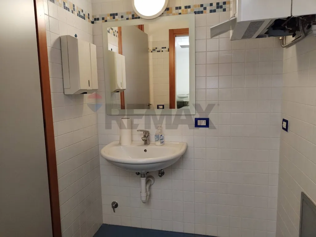 Salles de bain - Office in Central Belluno with Modern Design