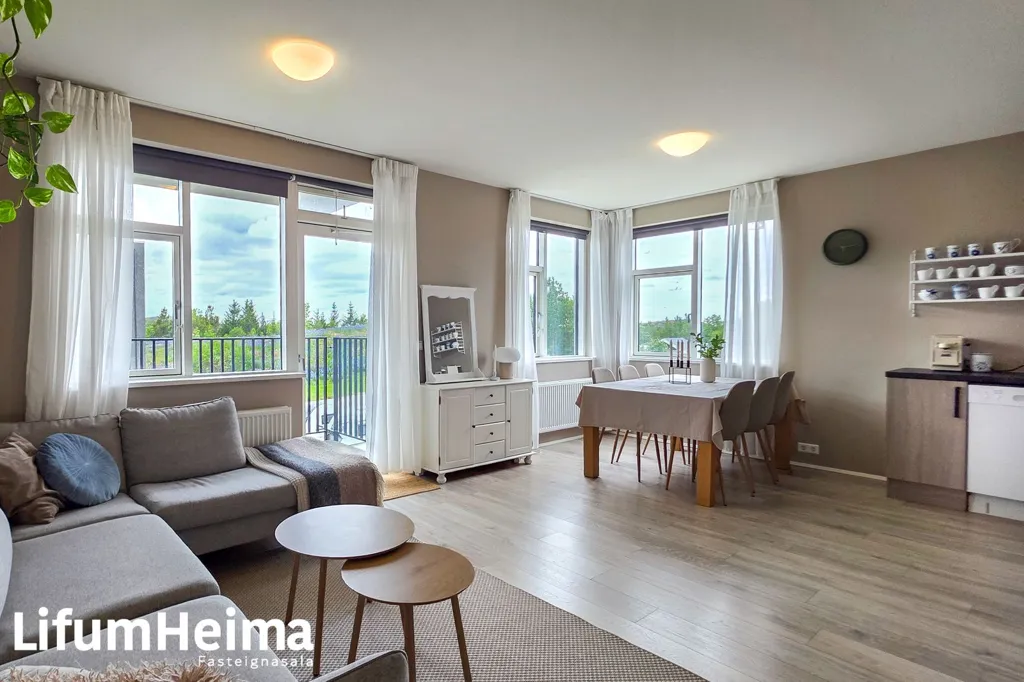 Soggiorno - Apartment with Elevator and Sea View in Borgarnes