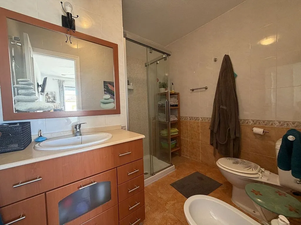 Bathrooms - Terraced Chalet with Pool in Gran Alacant
