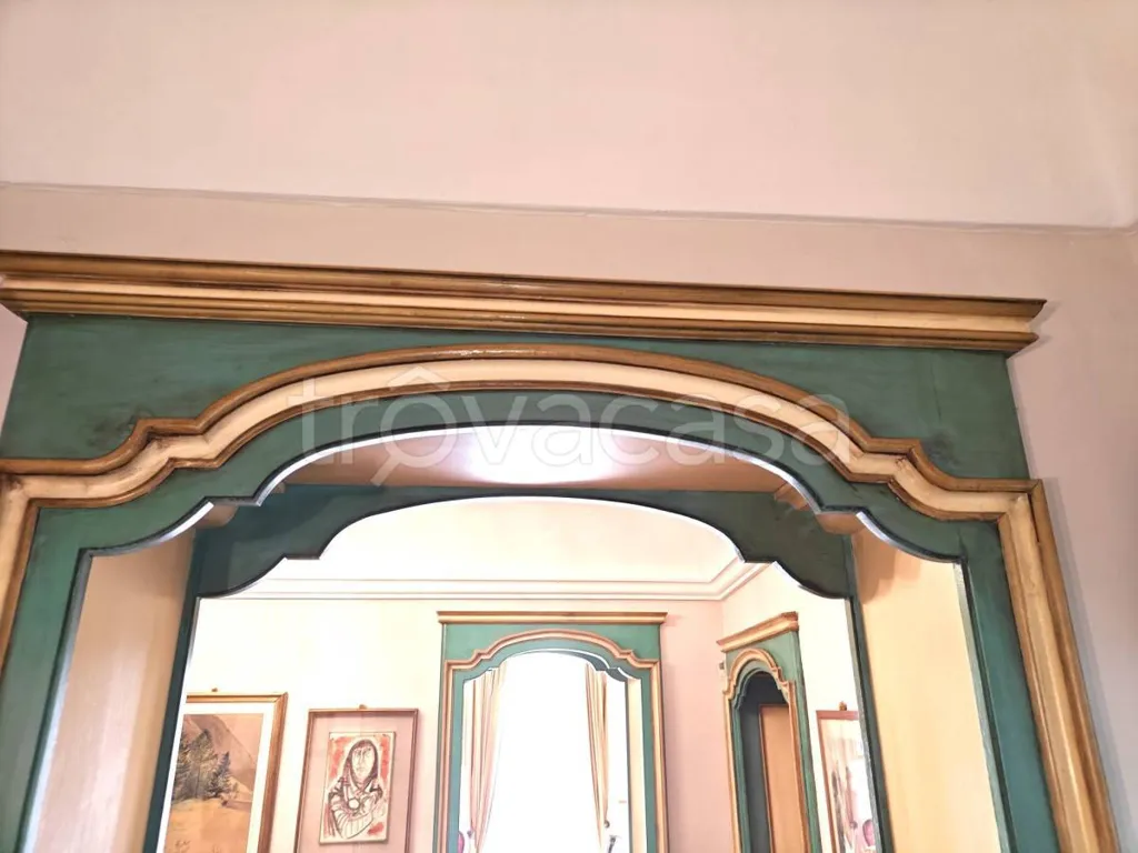 Entrée - Historic Apartment with Balcony in Bra