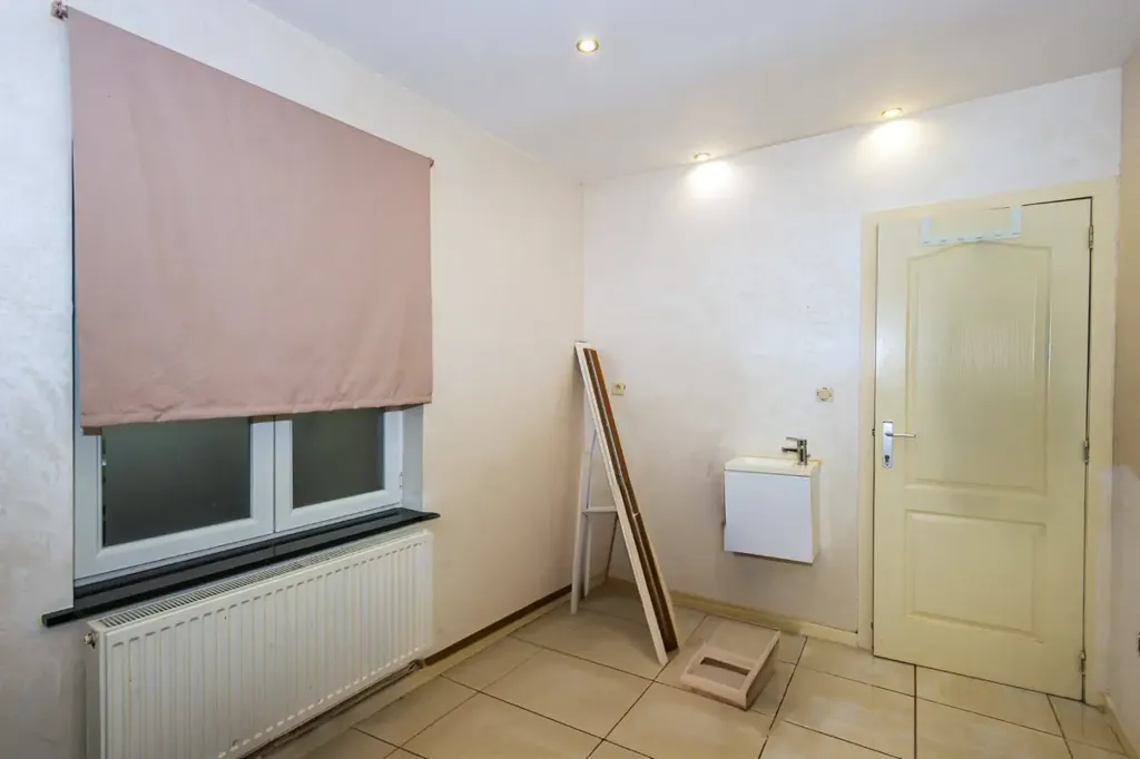 Salles de bain - Immeuble Mixte avec Commerce au Centre de Boussu
