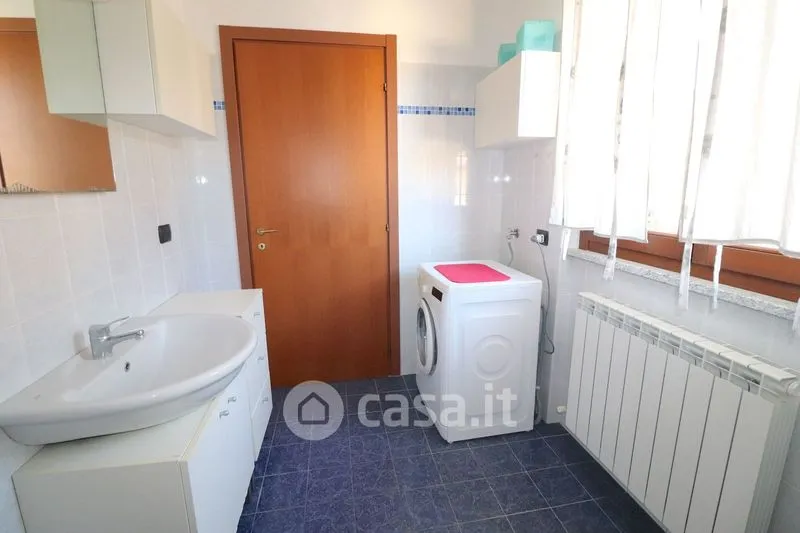Salles de bain - Modern Studio with Terrace in Busto Arsizio