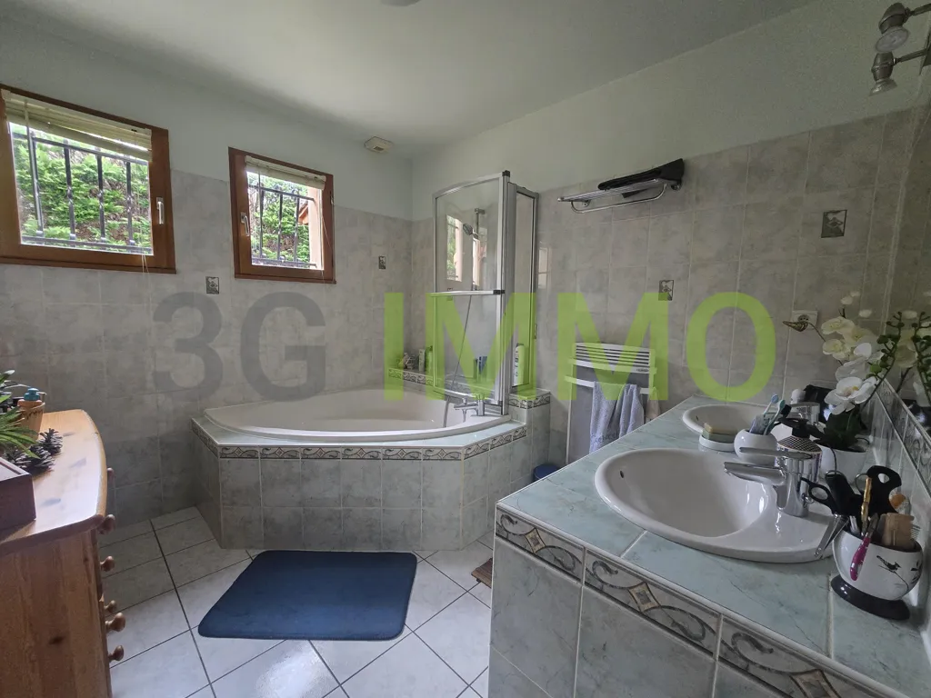 Salles de bain - Maison d'Architecte avec Piscine au Calme à Lezoux