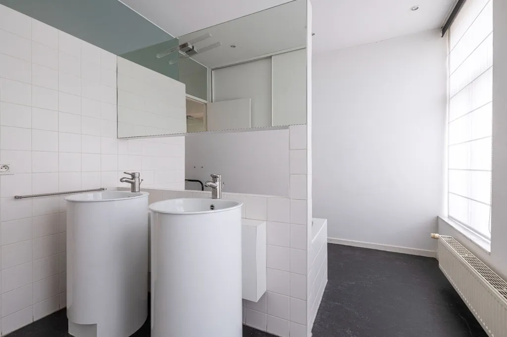 Vannitoad - Commercial Property with Apartment in Turnhout Centre