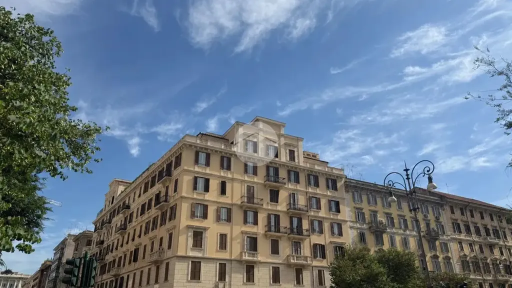 Exterior - Triplex with Double Exposure in Piazza Cola di Rienzo, Rome