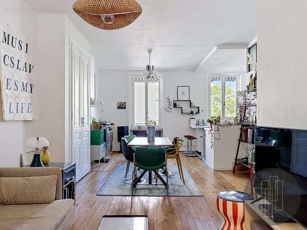 Soggiorno - Charming T2 Flat with East/West Light in Lyon 6e