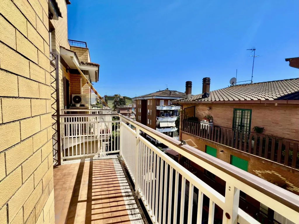Rõdu - Penthouse with Panoramic Terrace in Casalotti