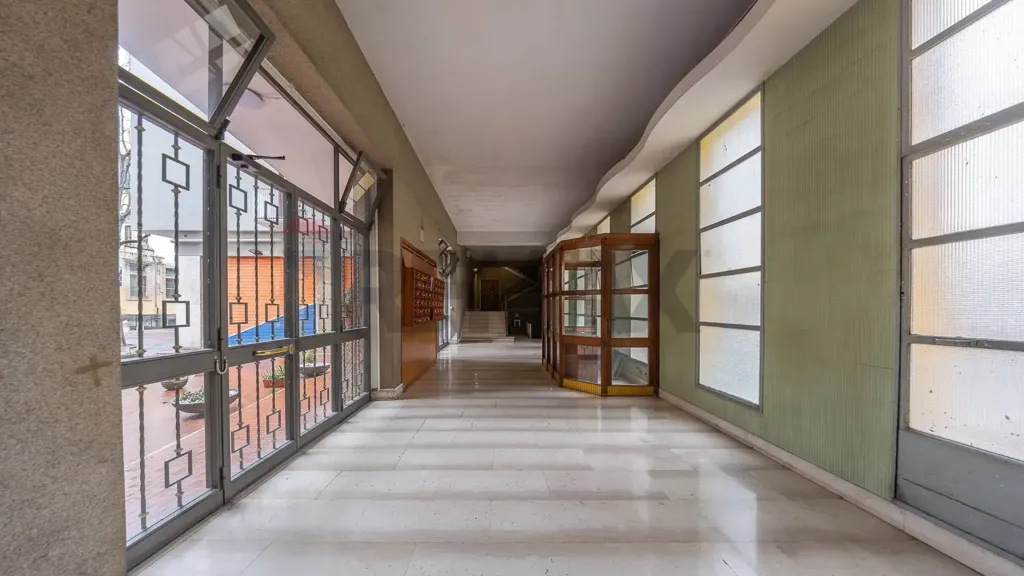 Esik - Ristruttured Flat with Ascender in Appio Latino, Rome