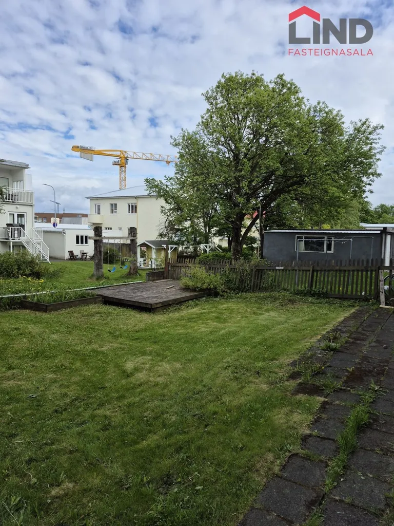 Jardin - Shared Entrance Apartment in Reykjavik