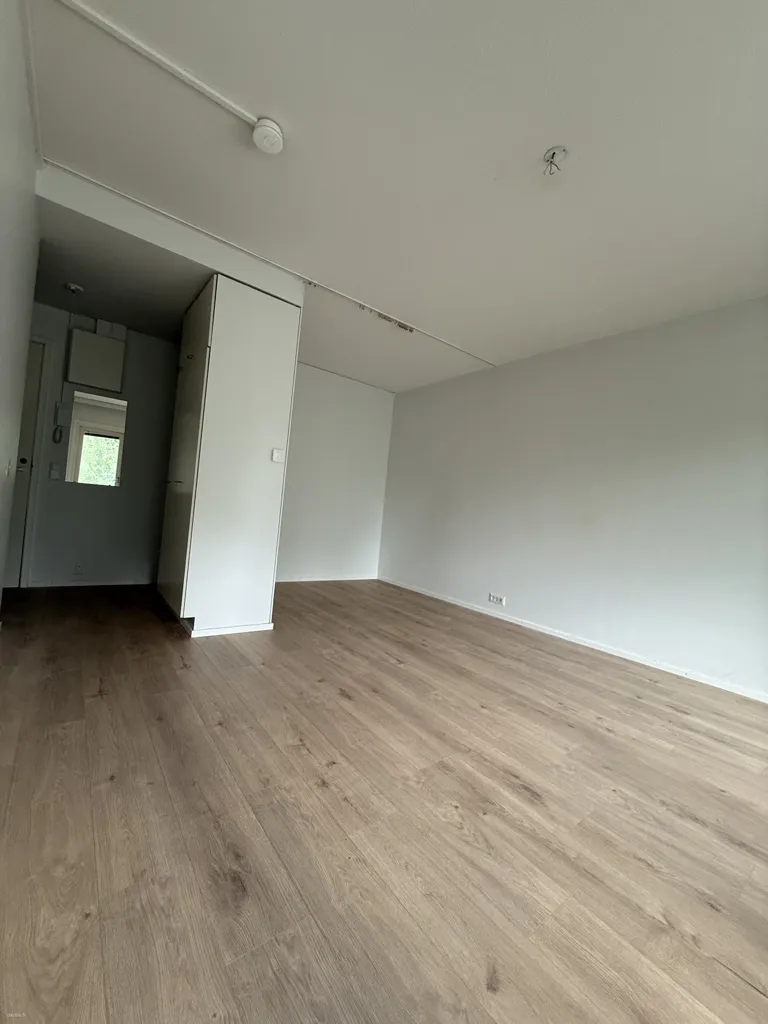 Toad - Modern Studio with Balcony in Lahti