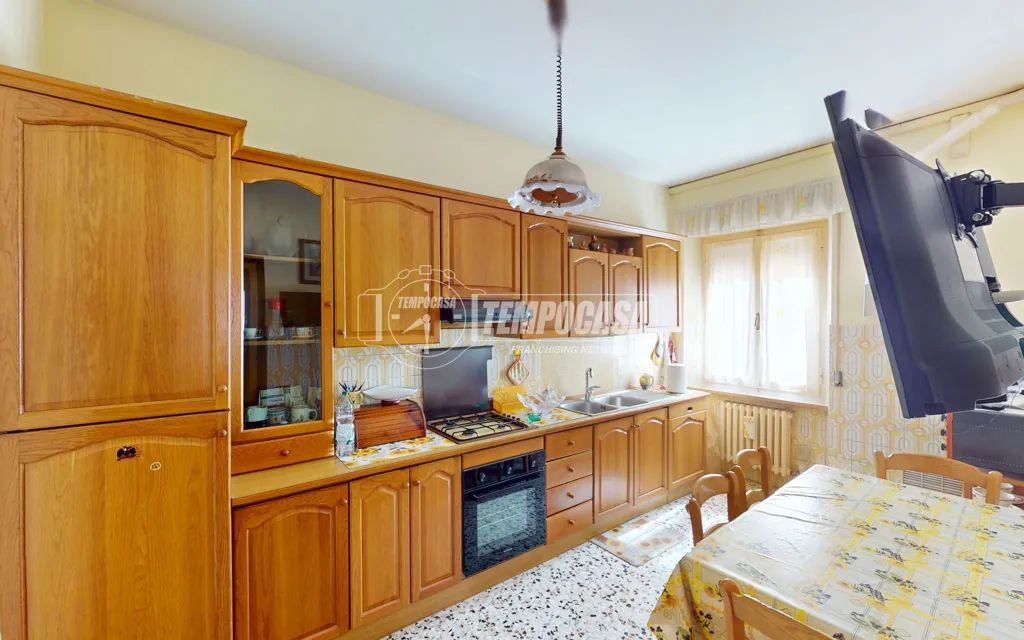 Cucina - Piano Terra Apartment with Box in Loreto