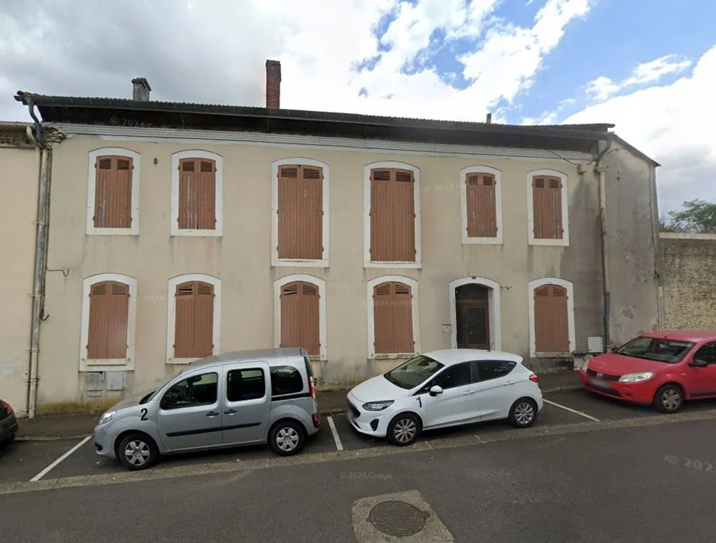 Välivaade - Renovated Townhouse with Development Potential in Mont-de-Marsan