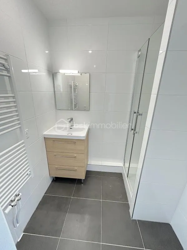 Bathrooms - New 3-Piece Flat with Balcony near RER A