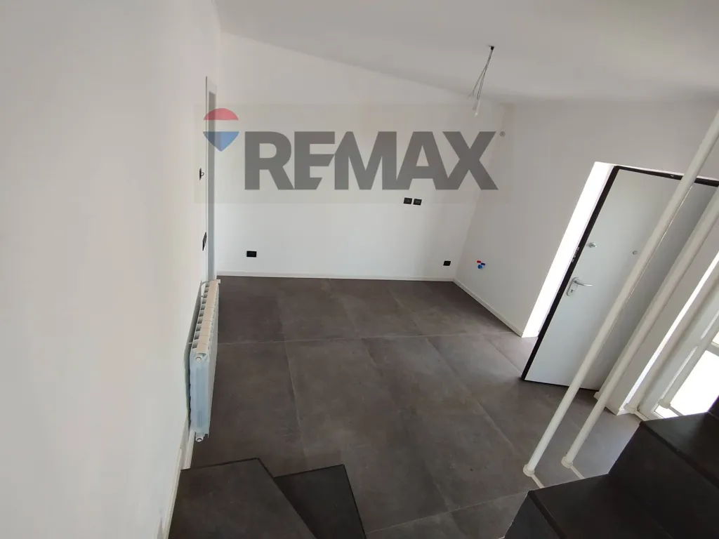 Elutuba - Modern Villa with Garden in Anzio