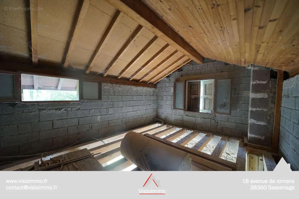 Rooms - 4-room land in Noyarey