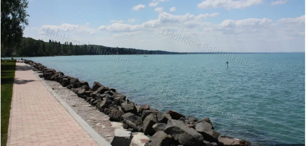 Building Plot with Lake View in Balatonakarattya