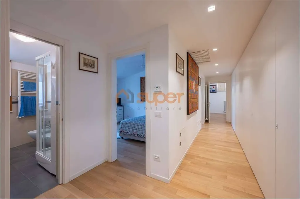 Entrée - Modern Penthouse with Perimeter Terrace in Bastia Umbra