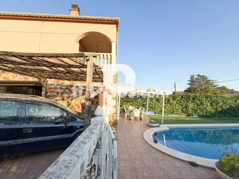 Piscine - Detached House with Pool in Sant Esteve Sesrovires
