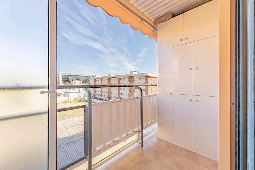 Balcon - Apartment with River View and Terrace in Campanar