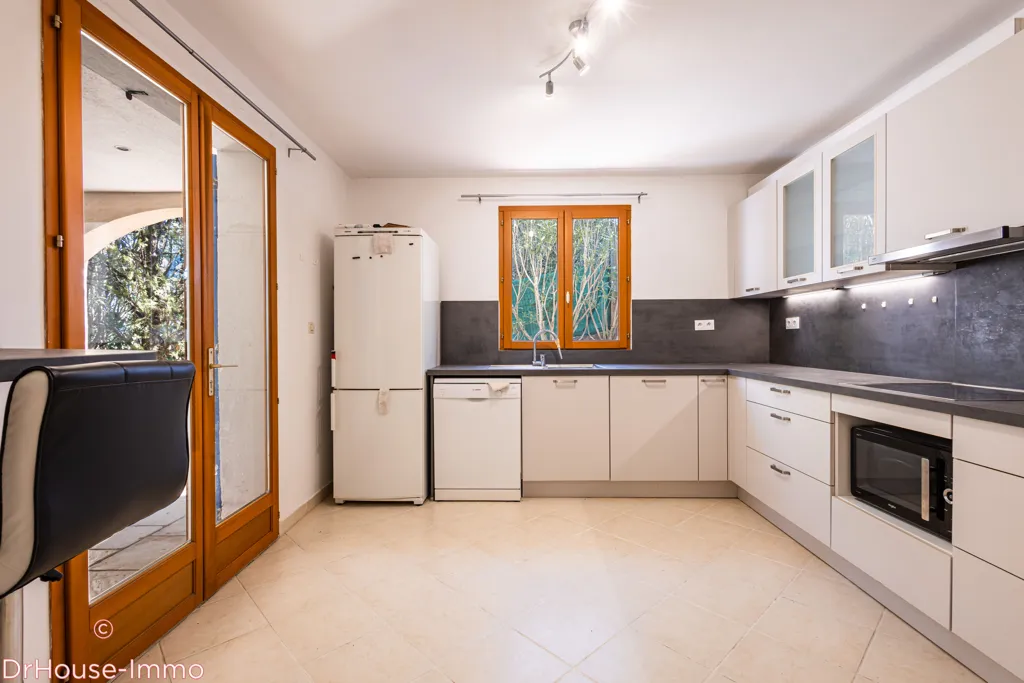 Cuisine - Maison avec Terrasse à Arcades dans Domaine Privé à Cogolin