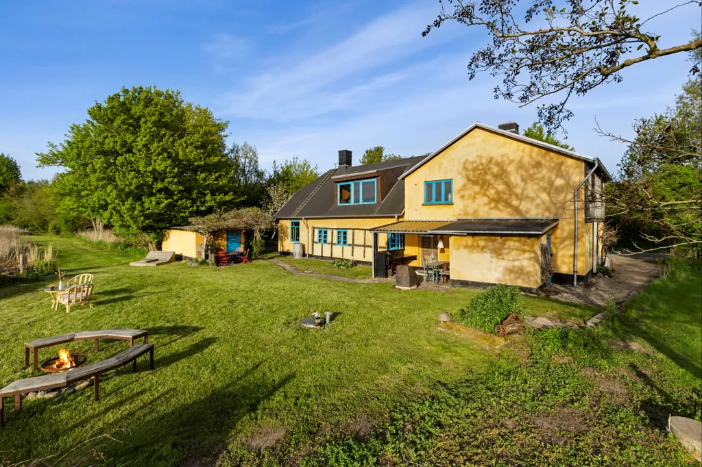 Aed - Historic Villa with Large Garden in Nordborg