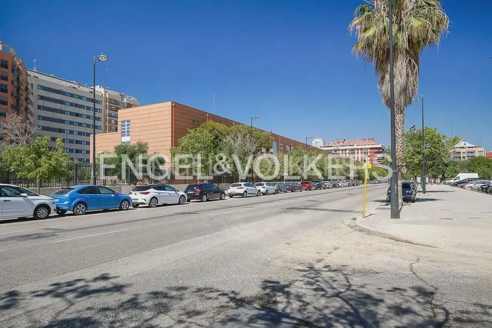 Fully Renovated Apartment with Balcony in Ayora