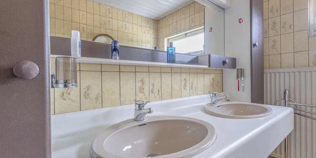Bagni - Family Home with Garden in Dilbeek