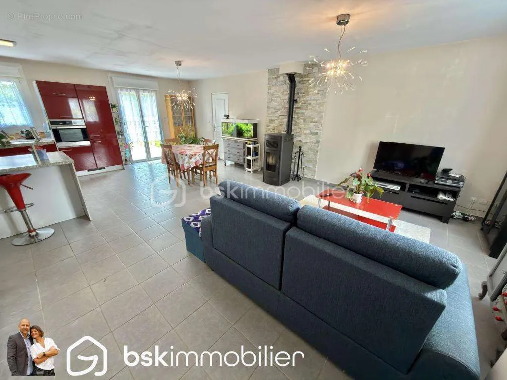 Elutuba - Recent Detached House with Terrace in Ostricourt