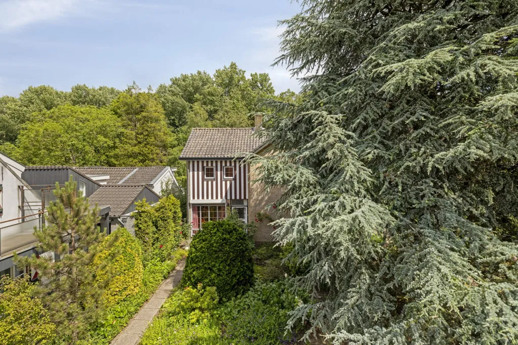 Õhuvaade - Free-Standing House with Garden in Breda