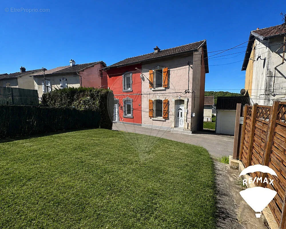 Jardin - Maison Jumelée avec Jardin et Garage à Villerupt