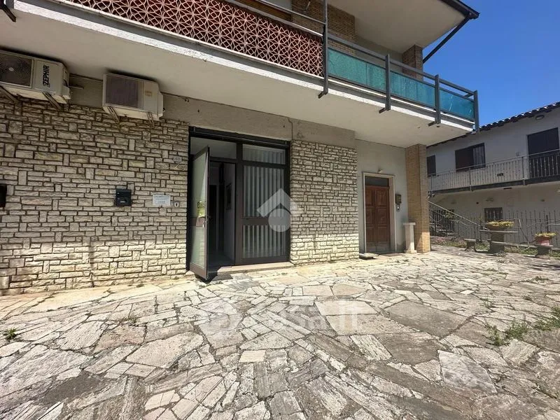 Esterno - Commercial Space with Courtyard in Montecastrilli